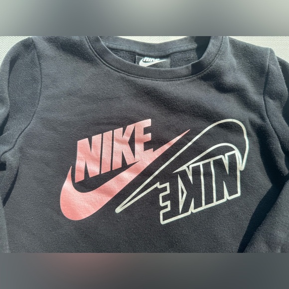 Nike ✔️ Youth Girls Black 🩷 Pink Crewneck Sweatshirt Size 6 Medium 5-6 yrs EUC - Picture 2 of 6